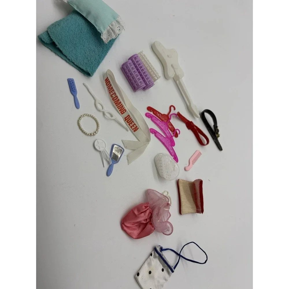 Vintage Barbie  Accessories w/Hangers, Guitar Purses Brushes Belts Jewelry‎